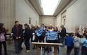 Έλληνες μαθητές στο Βρετανικό Μουσείο: Φέρτε πίσω τα Ελγίνεια Μάρμαρα - Φωτογραφία 3