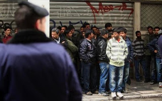 Προσαγωγές και συλλήψεις παράνομων μεταναστών στο κέντρο της Αθήνας - Φωτογραφία 1