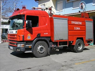 Στις φλόγες τυλίχτηκε φορτηγό στη Θεσσαλονίκη - Φωτογραφία 1