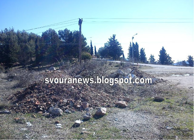 Σκουπίδια, μπάζα και ρούχα διάσπαρτα στο ζωογόνο δασύλλιο της Καλλιθέας - Φωτογραφία 16