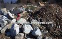 Σκουπίδια, μπάζα και ρούχα διάσπαρτα στο ζωογόνο δασύλλιο της Καλλιθέας - Φωτογραφία 9