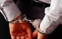 Σύλληψη τριών υπαλλήλων του ΣΔΟΕ για χρηματισμό και εκβίαση επιχειρηματία