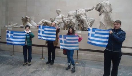 15χρονοι μαθητές ύψωσαν την ελληνική σημαία στο Βρετανικό Μουσείο - Φωτογραφία 1