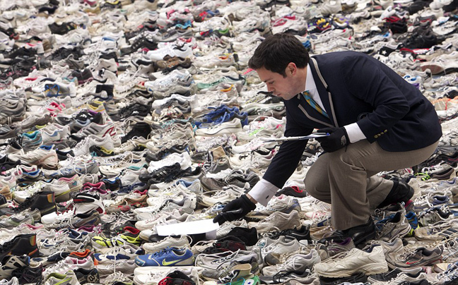 Υπέροχο: 16.407 αθλητικά παπούτσια στοιβαγμένα για ρεκόρ Γκίνες! - Φωτογραφία 5
