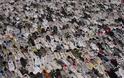Υπέροχο: 16.407 αθλητικά παπούτσια στοιβαγμένα για ρεκόρ Γκίνες! - Φωτογραφία 3
