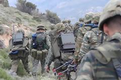 Στα όπλα οι στρατιωτικοί (Πίνακες με τους μισθούς στις Ε.Δ μετά τις περικοπές)
