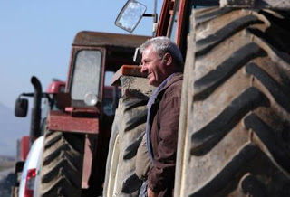 Αχαΐα: Αποχώρησαν οι αγρότες από το μπλόκο του Κουρλαμπά – Εξετάζουν δυναμικές κινητοποιήσεις μέσα στην εβδομάδα - Φωτογραφία 1
