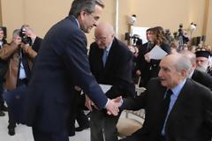 Η ιστορική χειραψία Σαμαρά-Μητσοτάκη (ΦΩΤΟ)