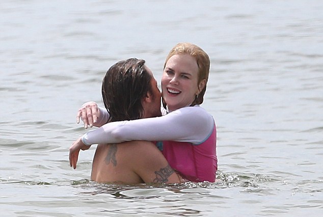 Τρελά ερωτευμένη η Nicole Kidman με το σύζυγό της - Φωτογραφία 2