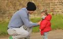 Μια οικογένεια σκέτη γλύκα: Ο David Beckham στο πάρκο με τα παιδιά του! - Φωτογραφία 6