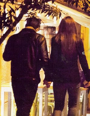 Τα «καυτά» φιλιά της Παπαρίζου με τον Καψάλη! - Φωτογραφία 4