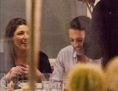 Τα «καυτά» φιλιά της Παπαρίζου με τον Καψάλη! - Φωτογραφία 6