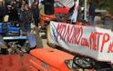 Αγρότες και Βολιώτες διαδηλωτές, έκλεισαν το ρεύμα καθόδου της ΠΑΘΕ στον κόμβο Αερινού