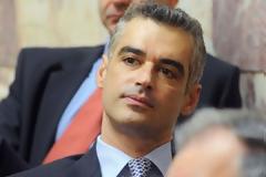 O Aρης Σπηλιωτόπουλος, παρέα με κόρη εφοπλιστή, κάνει σκι...