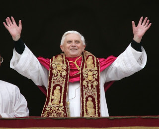 La Repubblica: Σκάνδαλα με σεξ και δωροδοκίες «πίσω» από την παραίτηση του Πάπα - Φωτογραφία 1