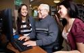 Οι ηλικιωμένοι διαβάζουν ευκολότερα από tablet