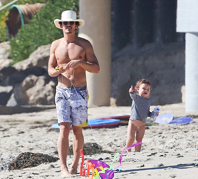Miranda Kerr και Orlando Bloom με μαγιό και τα κορμιά στη φόρα, στην παραλία! - Φωτογραφία 2