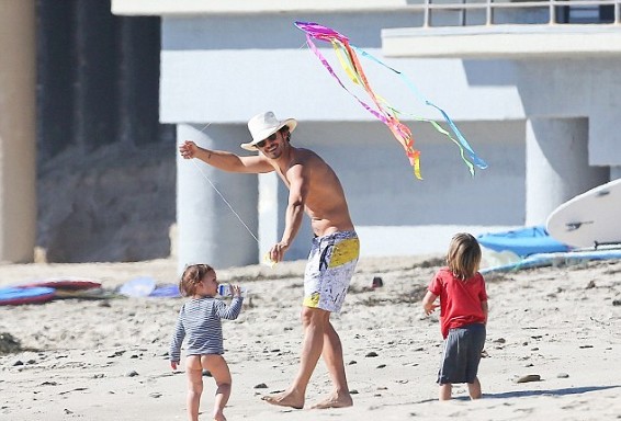 Miranda Kerr και Orlando Bloom με μαγιό και τα κορμιά στη φόρα, στην παραλία! - Φωτογραφία 8