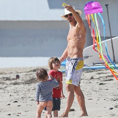 Miranda Kerr και Orlando Bloom με μαγιό και τα κορμιά στη φόρα, στην παραλία! - Φωτογραφία 9