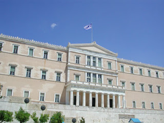 Στα 1,989 εκ. ευρώ οι δαπάνες του Ιδρύματος Βουλής το 2012 - Φωτογραφία 1