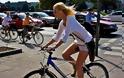 ΕΥΚΟΛΗ ΛΥΣΗ Γυμναστείτε κάνοντας ποδήλατο στην πόλη