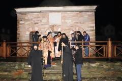 2743 - Η αποψινή ενθρόνιση της Ι. Εικόνας Άξιόν Εστί στο Πρωτάτο (φωτογραφίες)