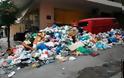 Τρίπολη: Πέταξαν σκουπίδια στην είσοδο δημαρχείου