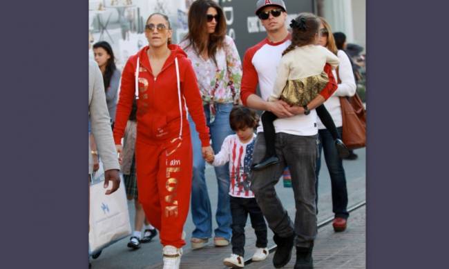 Jennifer Lopez: Για ψώνια με τον Casper Smart και τα παιδιά της(φωτό) - Φωτογραφία 1