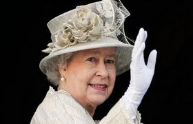 Aπίστευτο. Η βασίλισσα Ελισάβετ ζεσταίνεται με σόμπα (ΦΩΤΟ) - Φωτογραφία 1