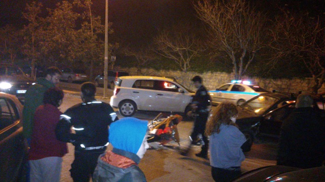 Αυτοκίνητο τράκαρε μηχανάκι στην οδό Πλαστήρα - Φωτογραφία 2
