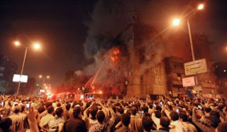 Απίστευτη αγριότητα: Πετροβόλησαν χριστιανούς και έκαψαν εκκλησία - Φωτογραφία 1