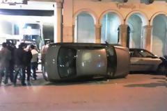 Πάτρα: Από θαύμα σώθηκε οδηγός ΙΧ που αναποδογύρισε στην Κορίνθου - Δείτε φωτο