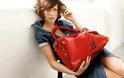 Κόκκινη τσάντα: Νέα τάση που αναβαθμίζει το look