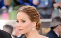 Jennifer Lawrence: Έπεσε, την ώρα που πήγε να παραλάβει το Oscar Α΄Γυναικείου Ρόλου!(VIDEO) - Φωτογραφία 2