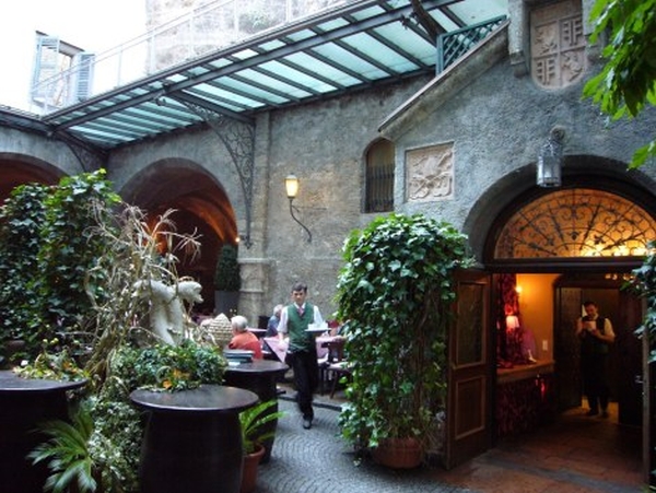ΕΝΤΥΠΩΣΙΑΖΕΙ Το πιο παλιό εστιατόριο στην Ευρώπη - Φωτογραφία 3