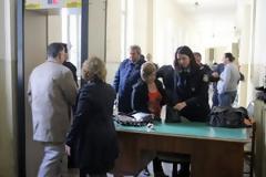 Ξέσπασμα οργής από τη μάνα του νεκρού Ρουσάκη - Αστακός τα δικαστήρια