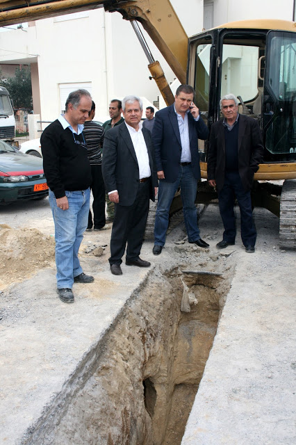 Ο βιολογικός έφερε στο φως αρχαίο τάφο στο Καβροχώρι - Φωτογραφία 2