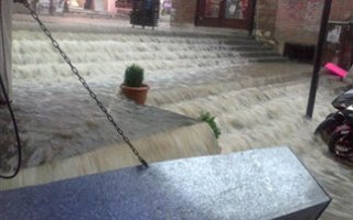 Σφοδρές βροχοπτώσεις και πλημμύρες με ένα νεκρό στην ΠΓΔΜ - Φωτογραφία 1