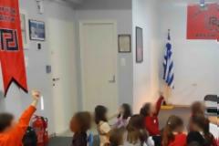 H Xρυσή Αυγή στρατολογεί 6χρονα παιδιά και τους κάνει κατήχηση στα γραφεία της Λούτσας - Δείτε φωτο