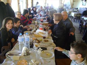 Πολιτιστικός σύλλογος για Γκίνες - Όλα τα μέλη έχουν το ίδιο επίθετο - Φωτογραφία 2