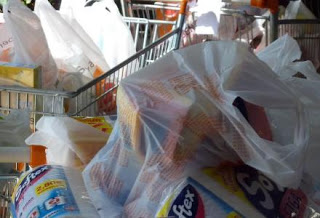 Πάτρα: Αυξάνονται διαρκώς οι οικογένειες που έχουν ανάγκη - Διανομή τροφίμων στα Βραχναίικα - Φωτογραφία 1