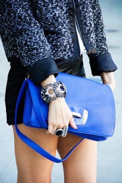 Fashion trend: Η μπλε τσάντα στο look σας - Φωτογραφία 14