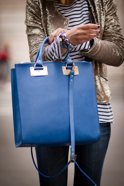 Fashion trend: Η μπλε τσάντα στο look σας - Φωτογραφία 4