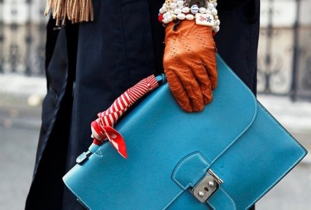 Fashion trend: Η μπλε τσάντα στο look σας - Φωτογραφία 9