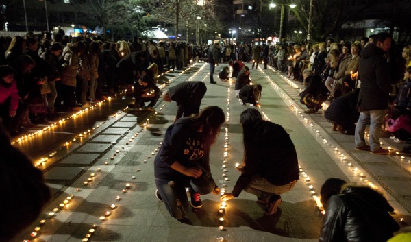 Η Ελλάδα πενθεί τους φοιτητές της Λάρισας - Φωτογραφία 2