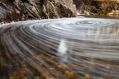 Απίθανος καταρράκτης που… στροβιλίζεται! - Φωτογραφία 2