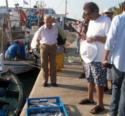 Αυτός είναι ο Εμίρης του Κατάρ με τα 24 παιδιά και τις παντόφλες που αγόρασε 6 νησιά στο Ιόνιο - Φωτογραφία 2