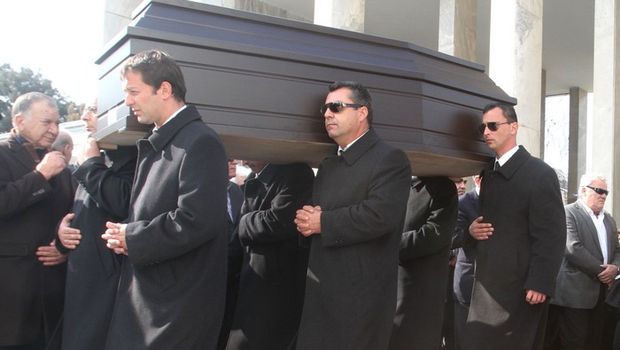 Πραγματοποιήθηκε η κηδεία του Γιώργου Κολοκυθά - Φωτογραφία 1