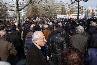 Θεσσαλονίκη: Διαμαρτυρία ομογενών για τη διακοπή των συντάξεων του ΟΓΑ - Φωτογραφία 1