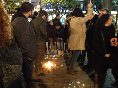 Σιωπηρή διαμαρτυρία για τους νεκρούς φοιτητές της Λάρισας - Φωτογραφία 4